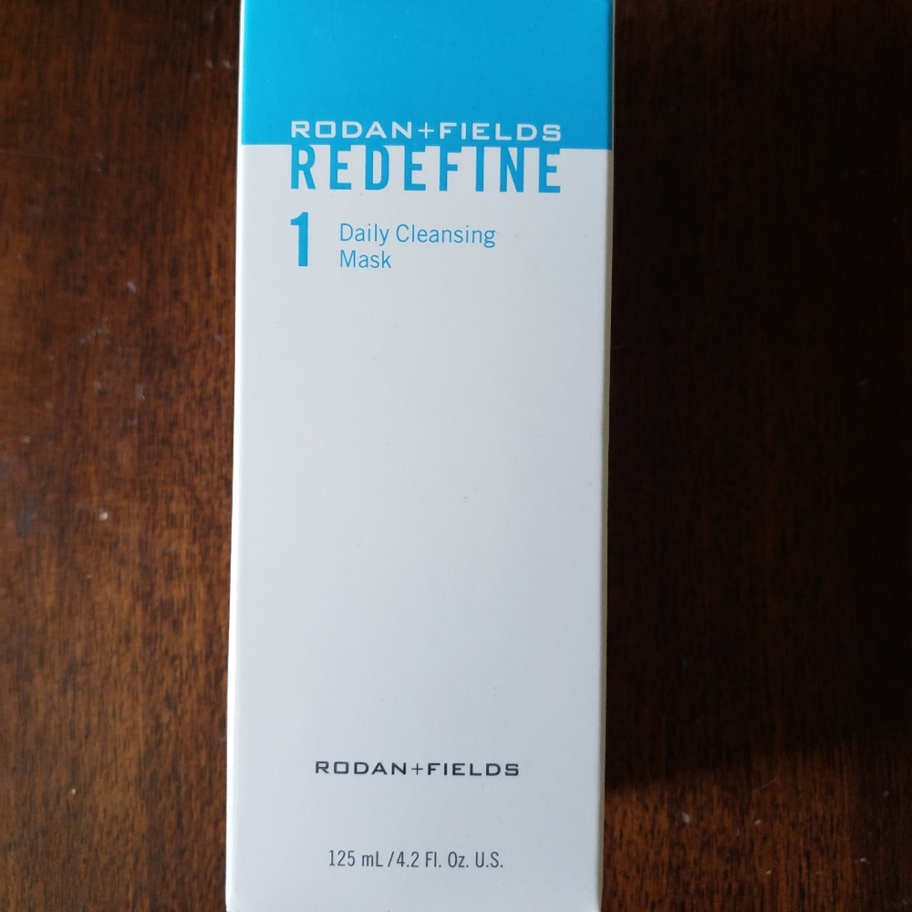RODAN+FIELDS redefine daily cleansing mask
